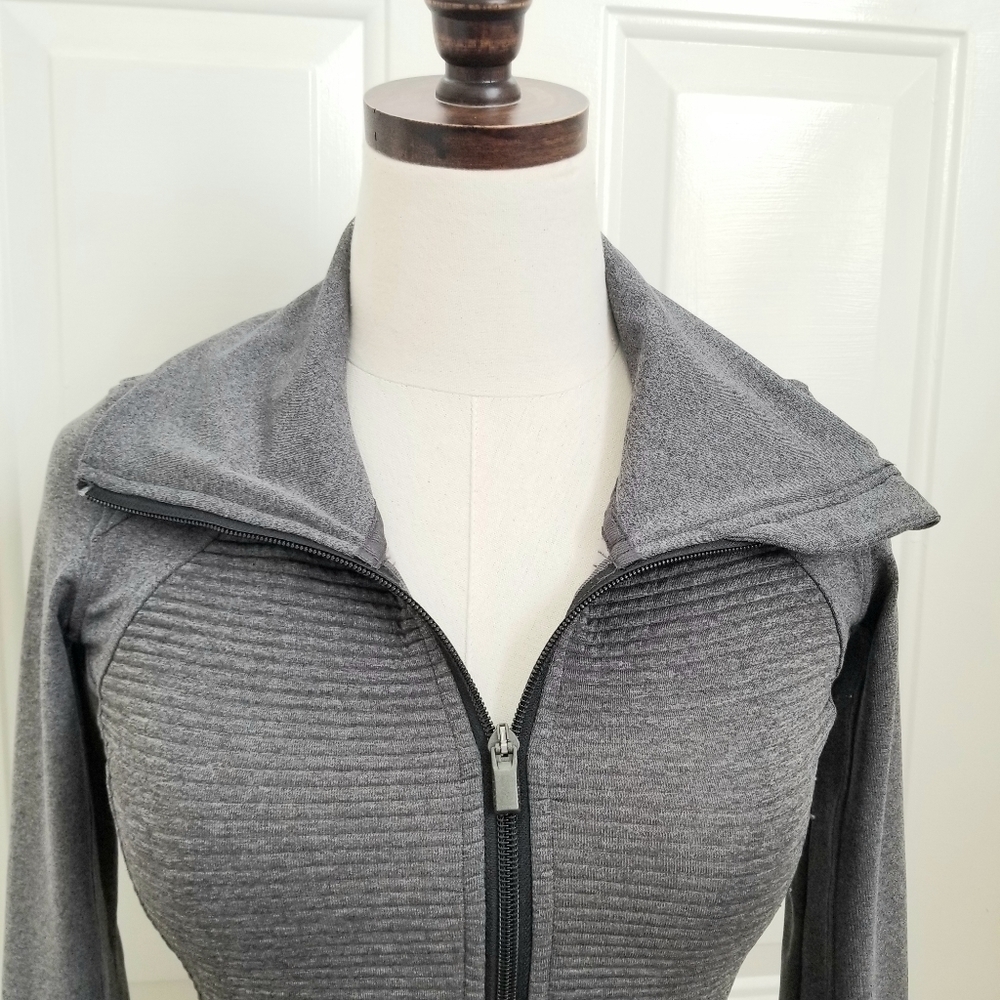 Athleta Women's Gray Stretcheable Jacket with Ruched Jacket, size 10 - Picture 4 of 9